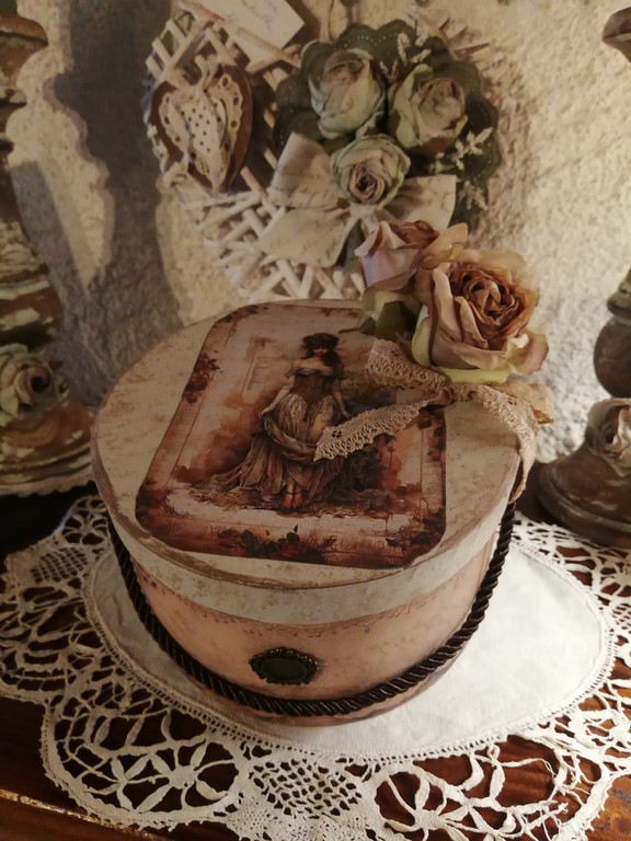 boite à chapeaux shabby chic.jpg