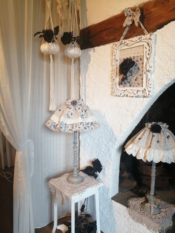 lampe bois roses shabby.jpg