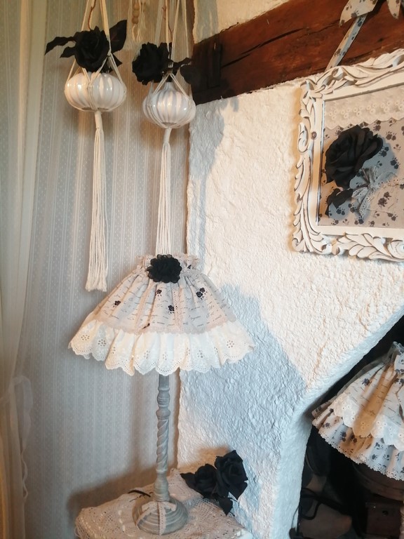 lampe bois roses shabby.jpg