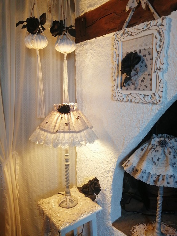 lampe bois roses shabby.jpg