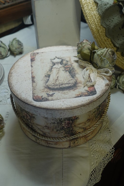 boite à chapeaux shabby chic.jpg