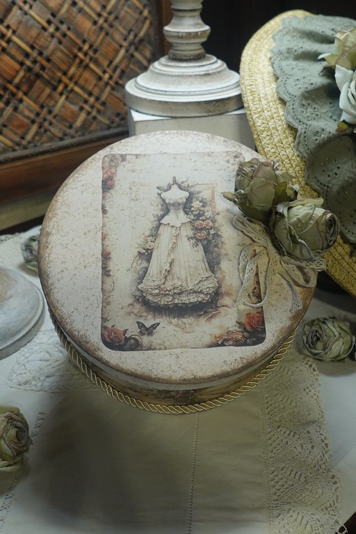 boite à chapeaux shabby chic.jpg