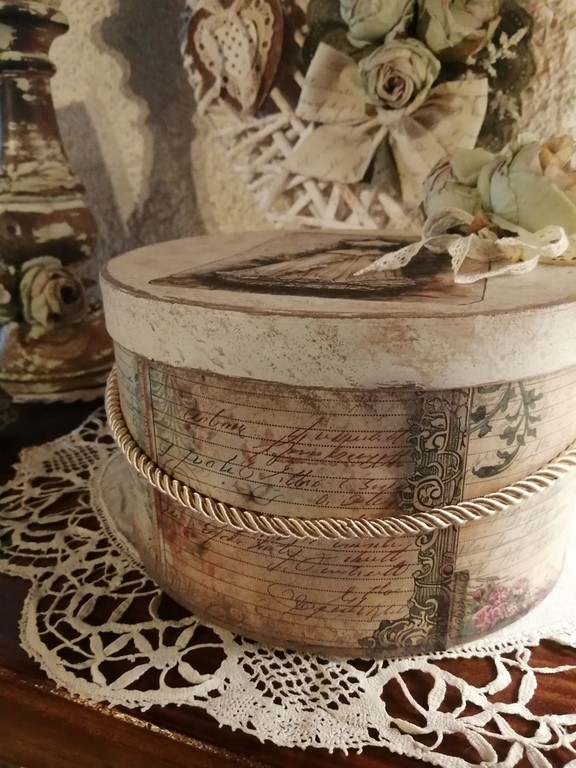 boite à chapeaux shabby chic.jpg