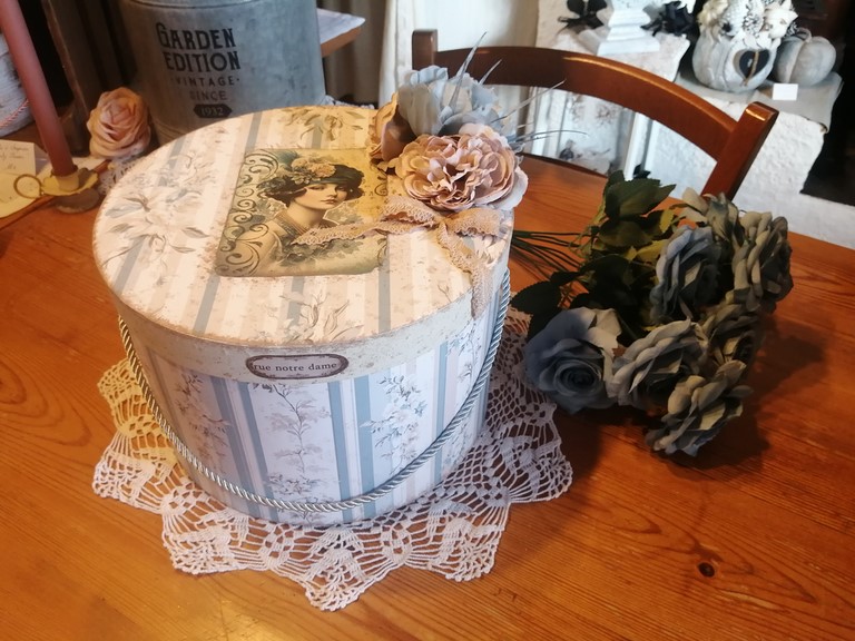 boite à chapeaux.jpg