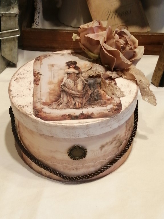 boite à chapeaux shabby chic.jpg