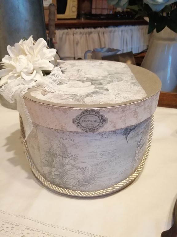 boite à chapeaux shabby chic.jpg