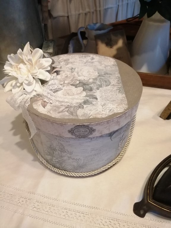boite à chapeaux shabby chic.jpg