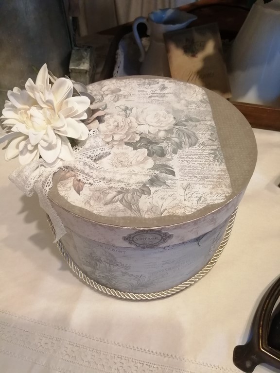 boite à chapeaux shabby chic.jpg