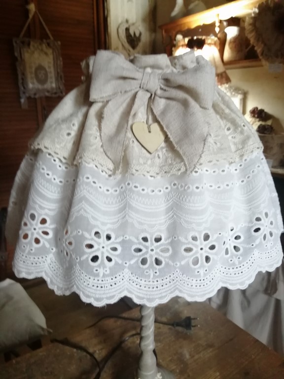 lampe dentelle et broderie.jpg