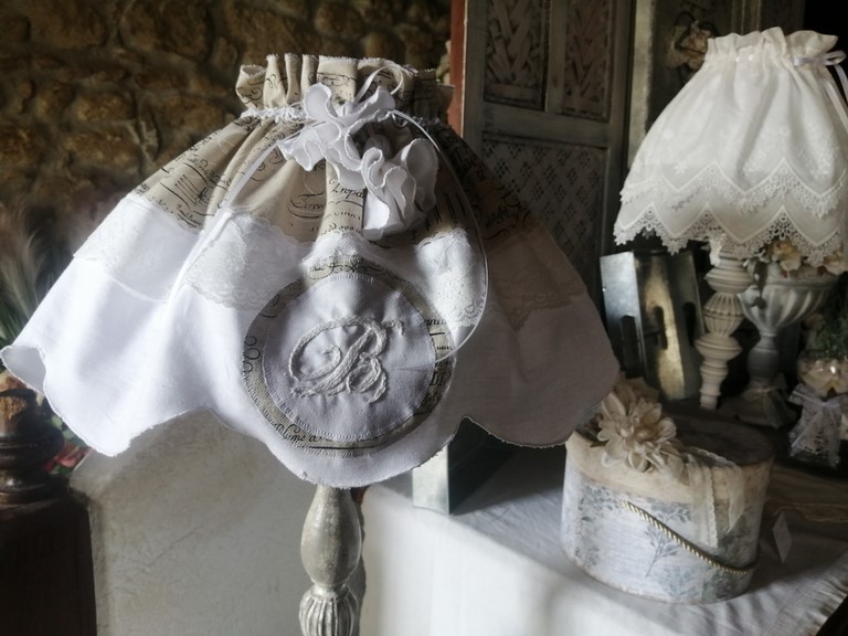 lampe shabby chic à feston.jpg