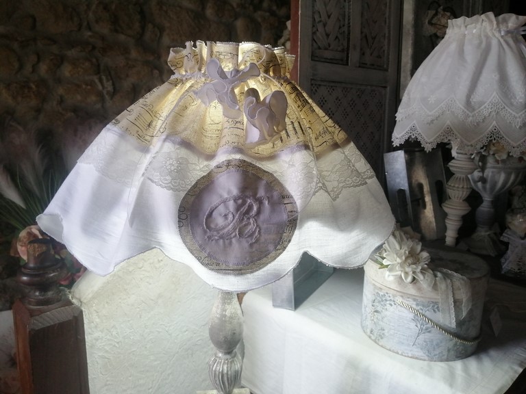 lampe shabby chic à feston.jpg