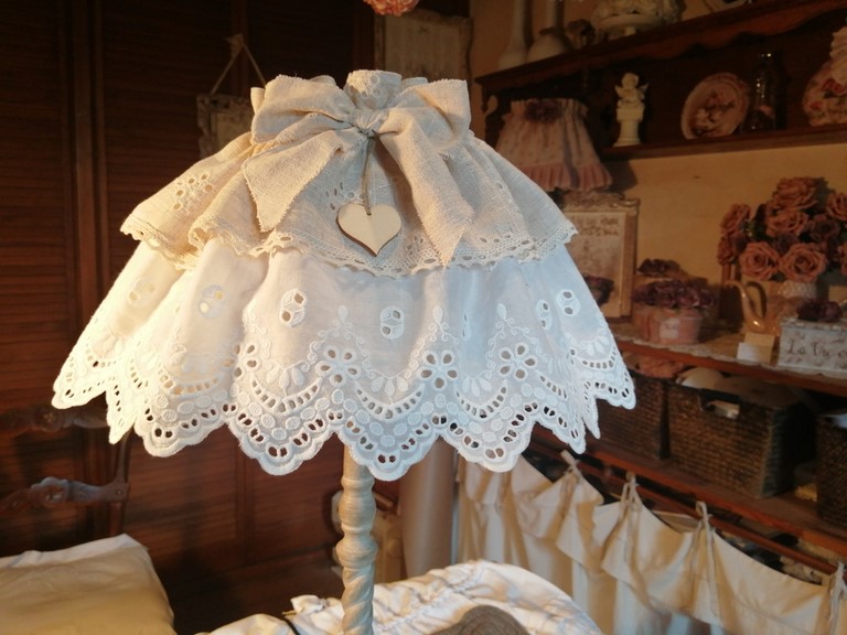 lampe dentelle et broderie.jpg