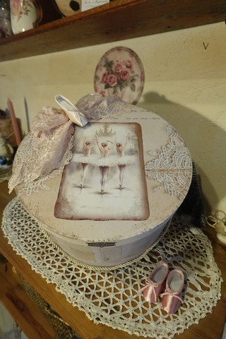 boite à chapeaux.jpg